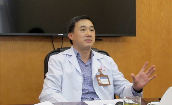 GS Trần Văn Thuấn giám đốc viện K chỉ các dấu hiệu phát hiện sớm ung thư ở phụ nữ