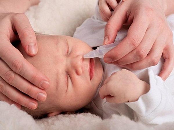 Làm gì khi trẻ sơ sinh bị nghẹt mũi