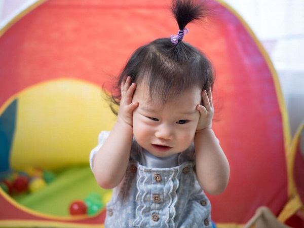 Những dấu hiệu nhận biết và cách điều trị bệnh viêm tai giữa ở trẻ em